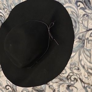 Cute black hat Preowned Needs Tlc